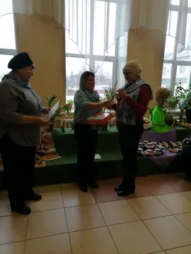 В канун праздника "День матери" поздравления и сладкие подарки получили самые активные члены Союза женщин Становлянского района