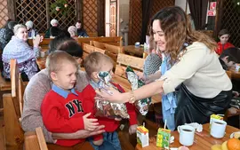 НОВЫЙ ГОД  ДОЛЖЕН ПРИНЕСТИ ЧАСТИЧКУ ВОЛШЕБСТВА КАЖДОМУ РЕБЁНКУ 
