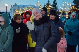 В Задонске впервые прошёл парад Дедов Морозов и Снегурочек