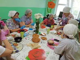 Наталья Мезенова  в преддверии праздника приняла участие в мастер классе по росписи имбирного пряника