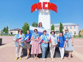 Активистки Краснинского отделения приняли участие в праздновании Дня Государственного флага
