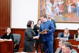На заседании Горсовета вручили благодарственные письма депутатам-членам Союза женщин