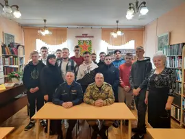  В преддверии праздника в Тербунской межпоселенческой библиотеке прошел урок патриотизма «Главное в жизни -  служить Отчизне»