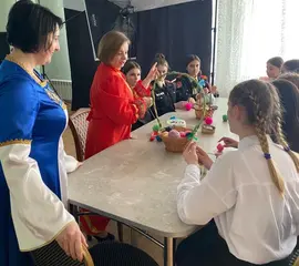В Краснинском районе провели мастер-класс по изготовлению декоративного лукошка для яиц