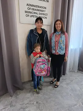 Активистки Краснинского отделения ЛООО " Союз женщин Липецкой области" помогли собрать детей к школе