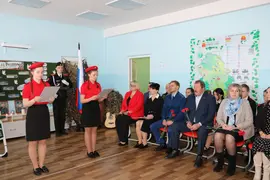 21 февраля в  школе с. Красное произошло знаменательное событие – торжественное открытие «Парты Героев»