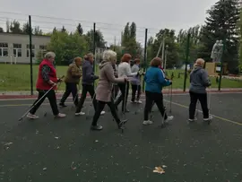 Уже давно в с. Средняя Матренка женщины занимаются скандинавской ходьбой