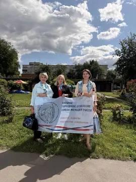 Помогли собрать детей к школе