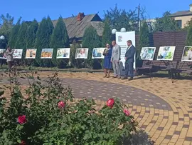 9 сентября в уютном семейном сквере с.Тербуны состоялось открытие фотовыставки «Липецкая область. Сердце здесь»