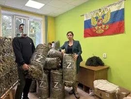 Председатель окружного отделения Измалковского округа вместе с активистками сельских женсоветов продолжают изготавливать маскировочные сети