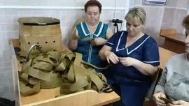 Осенние каникулы с пользой: в Хмелинецкой школе готовятся к плетению маскировочных сетей