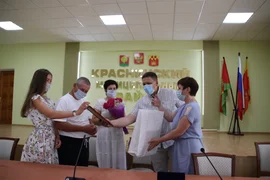 В рамках празднования Дня семьи, любви и верности в Краснинском районе прошла акция