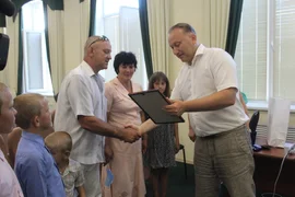 Моногодетные семьи Липецкой области традиционно принимают поздравления.
