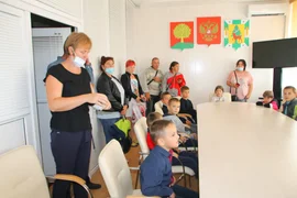 Активистки Елецкого районного отделения Союза женщин Липецкой помогали собираться в школу нуждающимся семьям