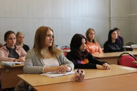 Летят над миром журавли