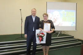 Торжественный прием накануне Дня матери провел глава Добровского района Анатолий Попов