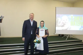 Торжественный прием накануне Дня матери провел глава Добровского района Анатолий Попов
