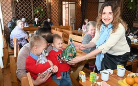 НОВЫЙ ГОД  ДОЛЖЕН ПРИНЕСТИ ЧАСТИЧКУ ВОЛШЕБСТВА КАЖДОМУ РЕБЁНКУ 