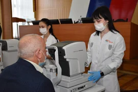 Приём специалистами-офтальмологами медицинского центра «Пульс»