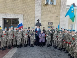 В Грязинской школе почтили память Романа Пахомова