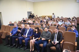 Женская часть коллектива администрации Добровского района поздравила мужчин с Днем защитника Отечества
