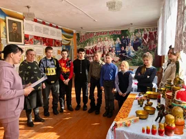 В селе Яблоново организовали выставку "Золотая хохлома"
