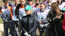 Член Союза женщин Липецкой области приняла участие в посадке саженцев сосен