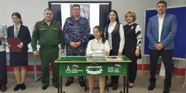 Парта героя открылась в сельской школе Задонского района при участии местного актива СЖЛО