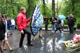1 июня члены СЖЛО приняли участие в возложении венка к памятнику