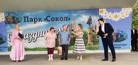 Бычкова Евдокия и Тюнина Светлана в День семьи, любви и верности поздравили лучшие семьи