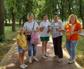 Активистки Воловского районного отделения СЖЛО организовали  акцию "Ромашка на счастье"