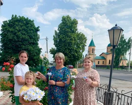Активистки Воловского районного отделения СЖЛО организовали  акцию "Ромашка на счастье"