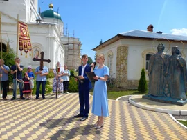 Открытие памятника Петру и Февронии Муромским состоялось сегодня в Большом Хомутце