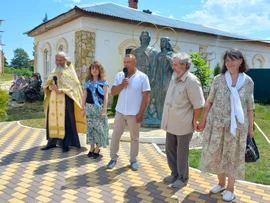 Открытие памятника Петру и Февронии Муромским состоялось сегодня в Большом Хомутце