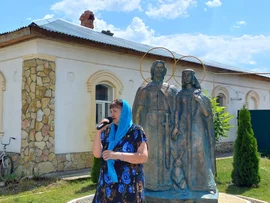 Открытие памятника Петру и Февронии Муромским состоялось сегодня в Большом Хомутце