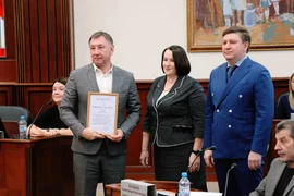 На заседании Горсовета вручили благодарственные письма депутатам-членам Союза женщин