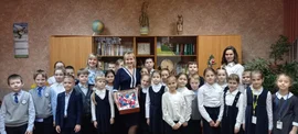 Липецкие школьники готовят украшения к Новому году для участников СВО и детей Донбасса