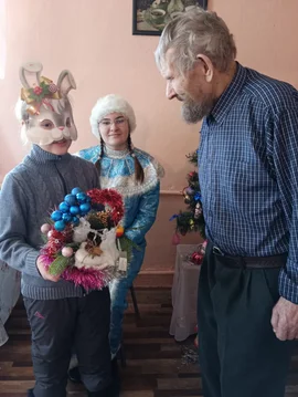 Накануне Рождества учащиеся Тербунского района навестили ветеранов