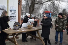27 января у входа в городской парк Усмани проходила акция «Блокадный хлеб»