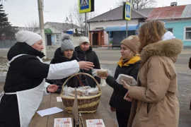 27 января у входа в городской парк Усмани проходила акция «Блокадный хлеб»