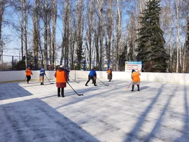 Активистки Добринского отделения СЖЛО сыграли в хоккей
