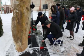 У мемориала «Черный тюльпан» на площади Героев в с. Тербуны состоялся митинг, посвященный 34-й годовщине вывода советских войск из Афганистана