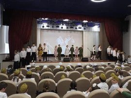 В МБОУ СОШ №4 города Усмани был организован конкурс  военно - патриотической песни