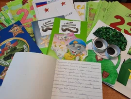 Сотни писем-поздравлений подготовили грязинские школьники для мобилизованных