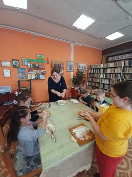 Для учеников провели мастер-класс по изготовлению народной куклы «Жаворонок»