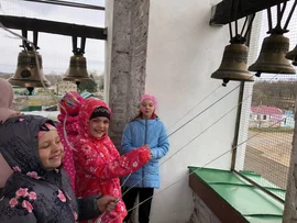 Активистки Краснинского отделения ЛООО "Союз женщин Липецкой области" провели экскурсию в колокольню храма