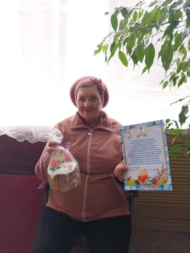 В преддверии великого христианского праздника Пасхи активистки Елецкого районного отделения Союза женщин Липецкой области организовали поздравления нашим старшим подругам