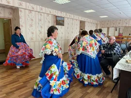 Для участников клуба «Серебряный возраст» была организована развлекательная программа «Любовь награда для души»