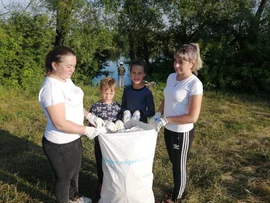 Более 15 человек приняли участие в субботнике, проведенного в рамках Всероссийской экологической акции