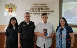 В рамках акции «Мы - граждане России!» в УМВД России по г. Липецку состоялось торжественное вручение первого паспорта юным липчанам